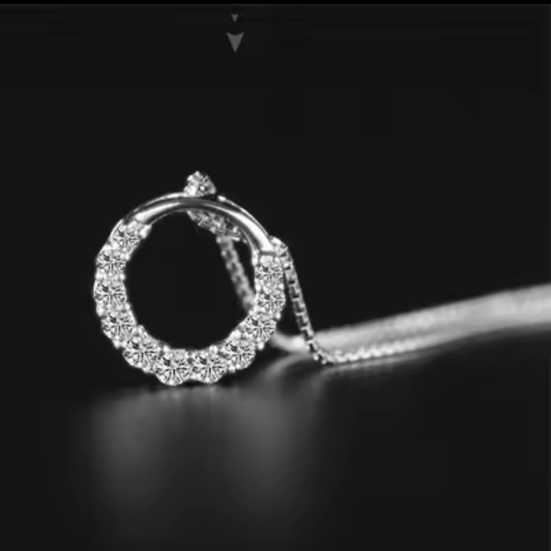 New 925 sterling silver Dimond circl necklace